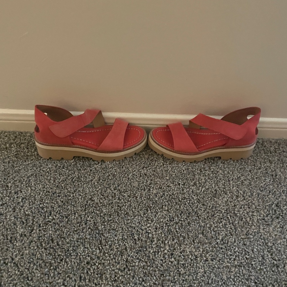 Women's Red Sandals - Picture 3 of 6